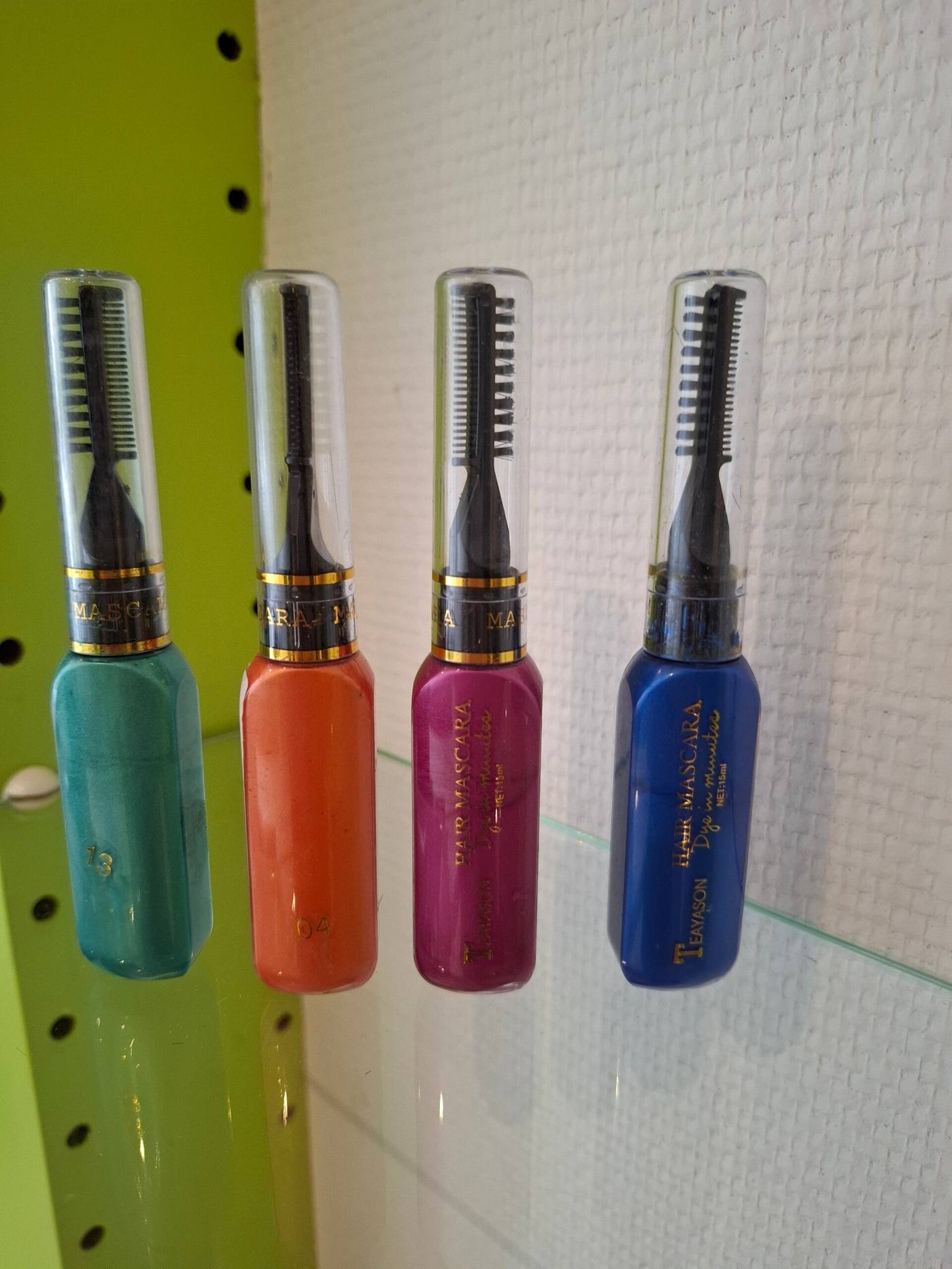 Auswaschbare Haarfarben-Mascaras in Blau, Orange, Pink und Violett